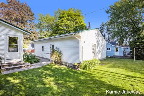 1030 S Pearl St, Belding, MI 48809 photo 5