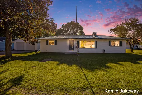 1030 S Pearl St, Belding, MI 48809 photo 2