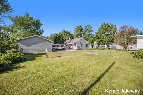 1030 S Pearl St, Belding, MI 48809 photo 33