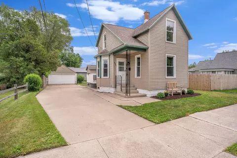 495 Harrison Ave, Holland, MI 49423