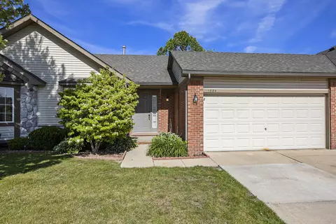 1884 N Kenwyck Dr, Ypsilanti, MI 48198