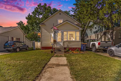 55 E 21st St, Holland, MI 49423