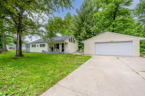 5347 Marquette Dr, Coloma, MI 49038
