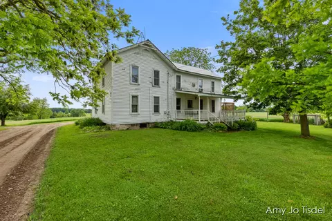 8400 N Vining Rd, Six Lakes, MI 48886