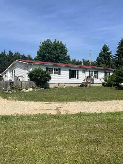6582 S Garlock Rd, Carson City, MI 48811