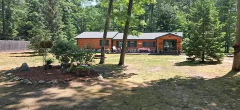 6594 E Borowski Rd, Fountain, MI 49410