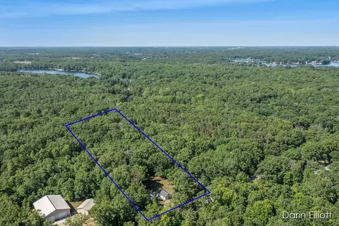 9431 10 Mile Rd, Mecosta, MI 49332