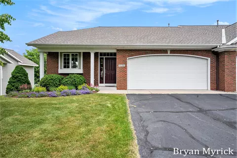 4739 Charleston Ct, Holland, MI 49423