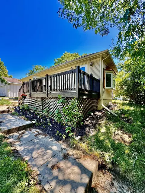 309 W Vandercook Dr, Jackson, MI 49203