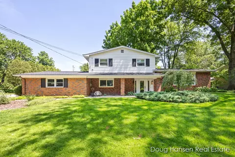 500 Greenbrier Dr SE, Grand Rapids, MI 49546