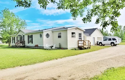 438 S Catalpa Ave, White Cloud, MI 49349