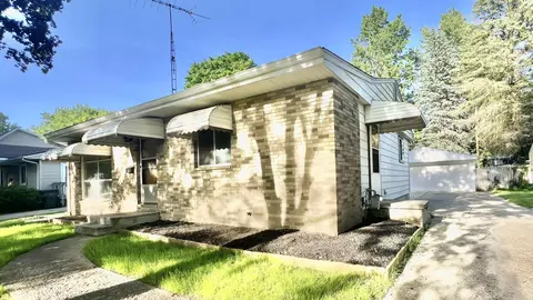 525 Lane St, Chelsea, MI 48118