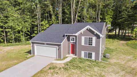 380 Lotz Ct, Wayland, MI 49348