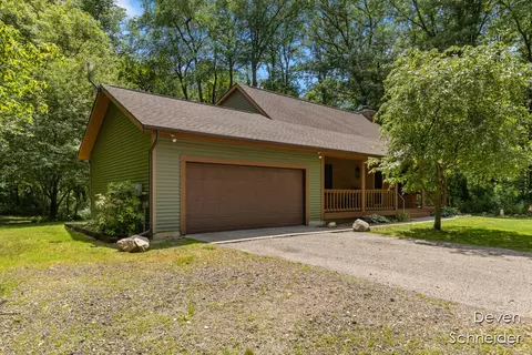 3275 Stager Dr, Middleville, MI 49333