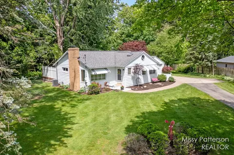 6257 Cascade Rd SE, Grand Rapids, MI 49546