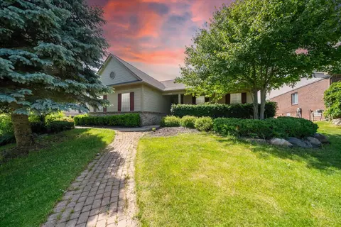 30101 Orchards Ln, New Hudson, MI 48165
