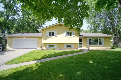 2218 Kenilworth Rd, Jackson, MI 49203