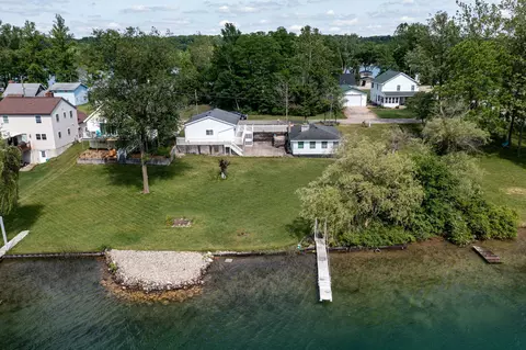 65572 W Peninsula Dr, Cassopolis, MI 49031