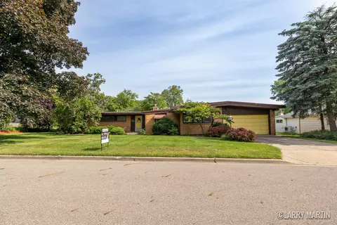 3975 Kiowa Ct SW, Grandville, MI 49418