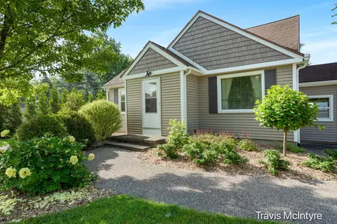 4558 Richmond St NW, Grand Rapids, MI 49534