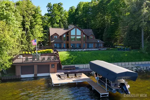 6296 N Swan Pointe Dr, Ludington, MI 49431