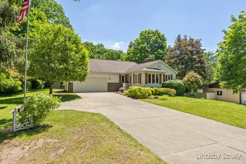 6270 Samrick Ave NE, Belmont, MI 49306