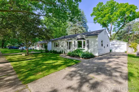 1339 Eastern Pl NE, Grand Rapids, MI 49505