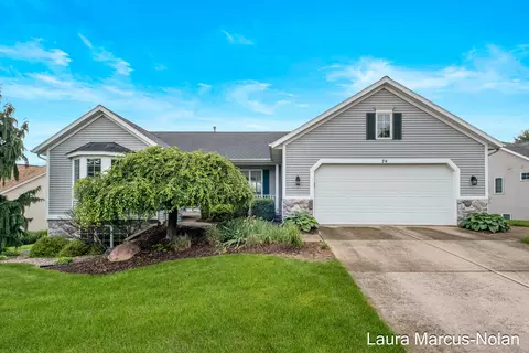 74 Riverchase Dr NE, Rockford, MI 49341