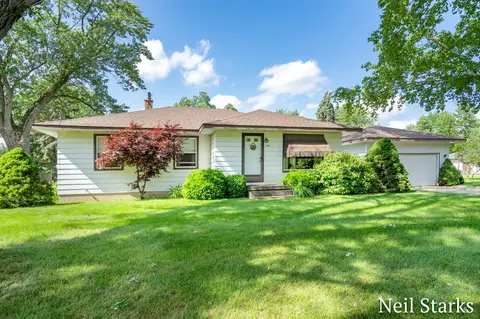 1185 Elmwood Dr, Jenison, MI 49428