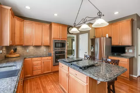 Kitchen - 2159 Applebrook Dr, Commerce Twp, MI 48382 photo 5 of 6