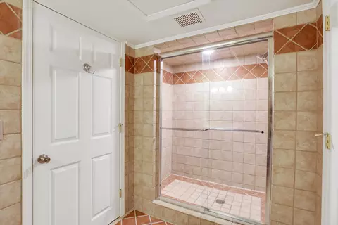 Bath - 2159 Applebrook Dr, Commerce Twp, MI 48382 photo 9 of 10