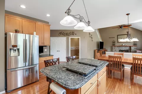Kitchen - 2159 Applebrook Dr, Commerce Twp, MI 48382 photo 4 of 6