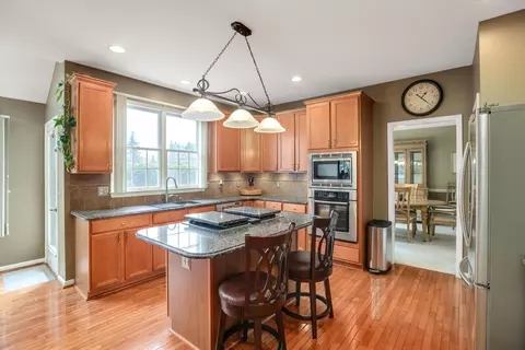 Kitchen - 2159 Applebrook Dr, Commerce Twp, MI 48382 photo 2 of 6