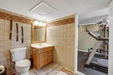 Bath - 2159 Applebrook Dr, Commerce Twp, MI 48382 photo 8 of 10