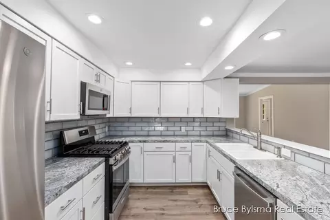 2374 Bauer Rd, Jenison, MI 49428 photo 8