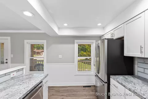 2374 Bauer Rd, Jenison, MI 49428 photo 9