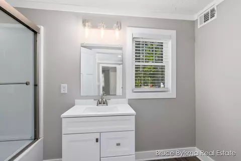 2374 Bauer Rd, Jenison, MI 49428 photo 14