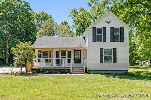 2374 Bauer Rd, Jenison, MI 49428