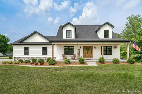 2375 Melbye St, Casnovia, MI 49318