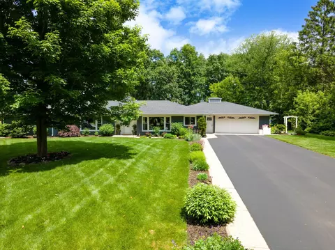 1047 Hillcrest Ave, Brighton, MI 48116 photo 3
