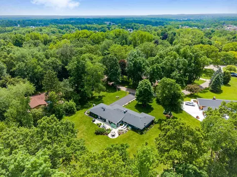 1047 Hillcrest Ave, Brighton, MI 48116