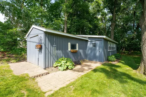 1047 Hillcrest Ave, Brighton, MI 48116 photo 8