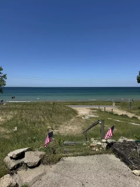 7352 Montgomery Blvd, Pentwater, MI 49449
