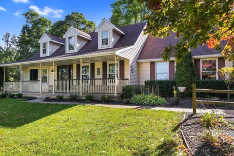 30812 Artesian Dr, Milford, MI 48381