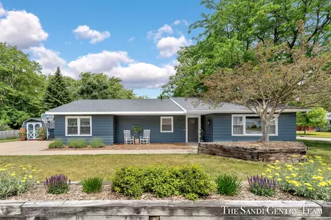 1731 Waverly Ave, Grand Haven, MI 49417