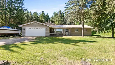 7945 E Garfield Rd, Hesperia, MI 49421