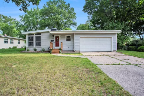 1009 Iowa St SW, Wyoming, MI 49509