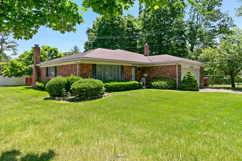16110 Wayne Rd, Livonia, MI 48154