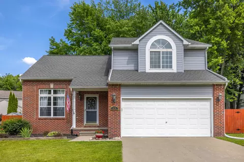 576 Cove View Dr, Waterford, MI 48327
