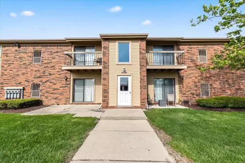 34673 Clarkson Dr E #80, Fraser, MI 48026